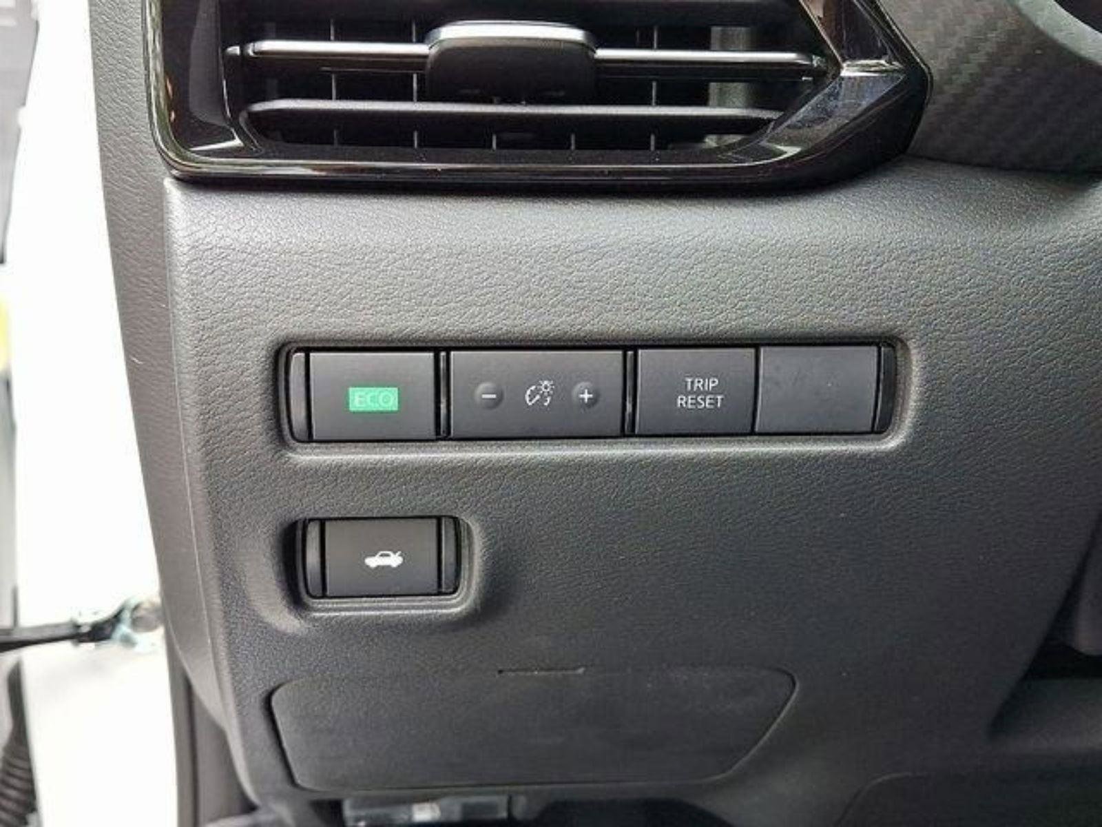 New 2025 Nissan Sentra SR w/ Midnight Edition FWD image 15