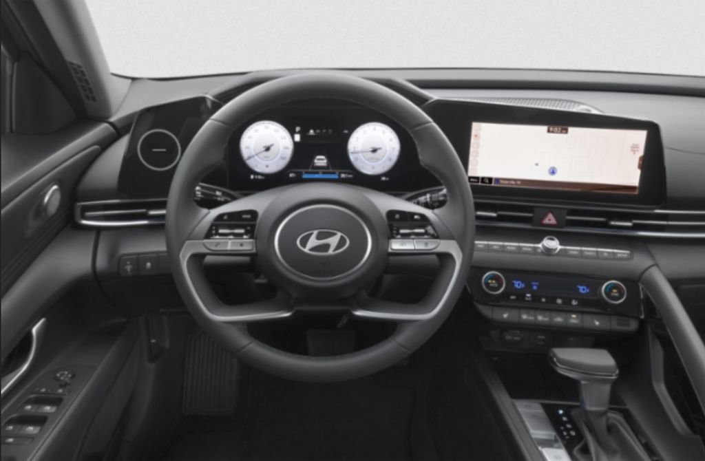 Used 2025 Hyundai Elantra SEL image 4