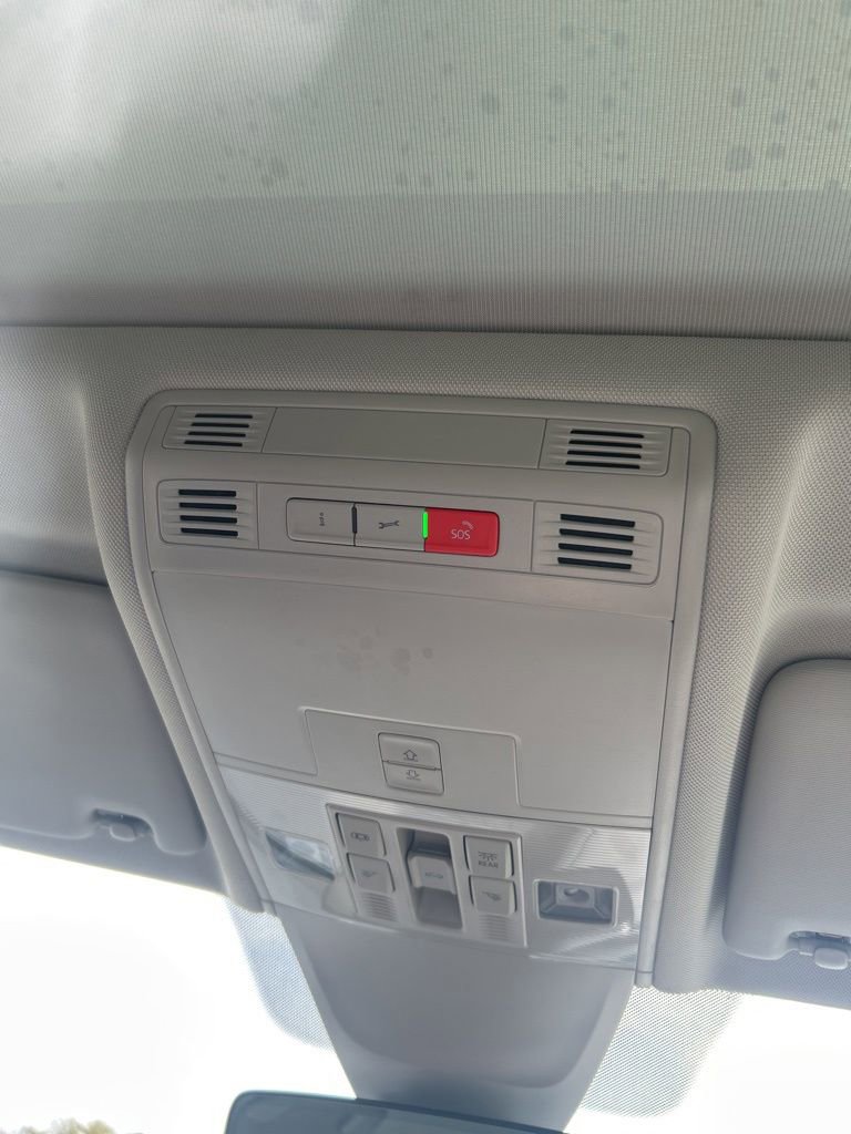 Used 2024 Volkswagen Tiguan SE image 17