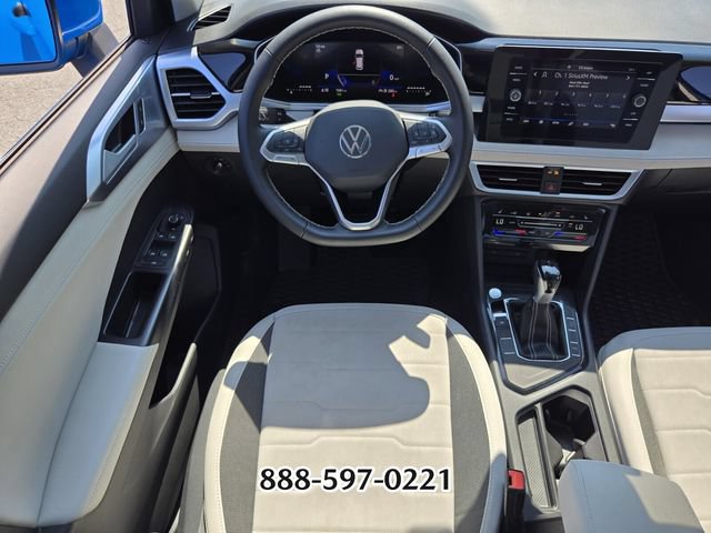Certified 2025 Volkswagen Taos SE FWD image 13