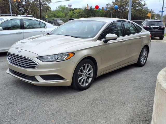 Used 2017 Ford Fusion SE FWD image 3