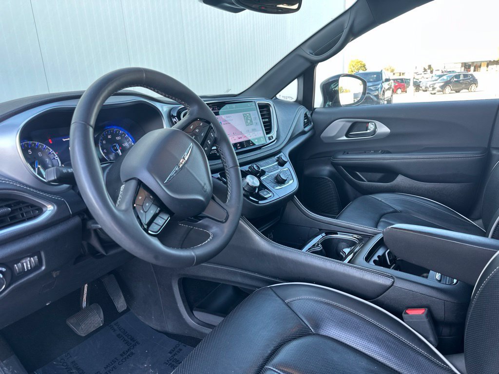 Used 2025 Chrysler Pacifica Limited FWD image 15