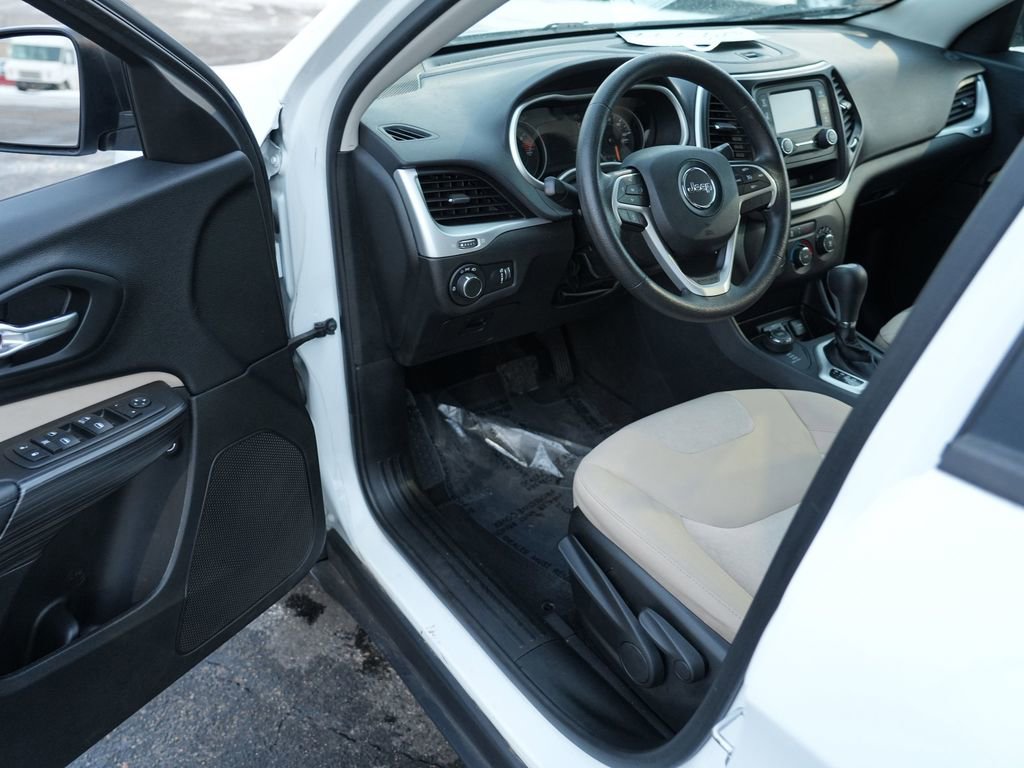 Used 2017 Jeep Cherokee Sport image 13