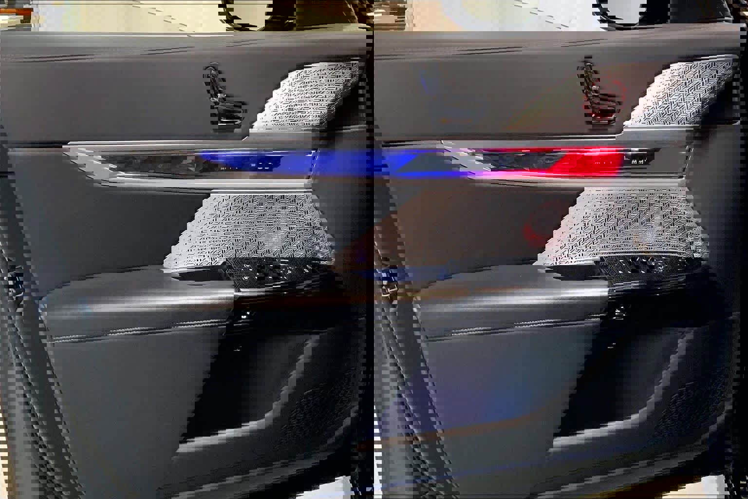 Certified 2023 BMW 760i xDrive image 22