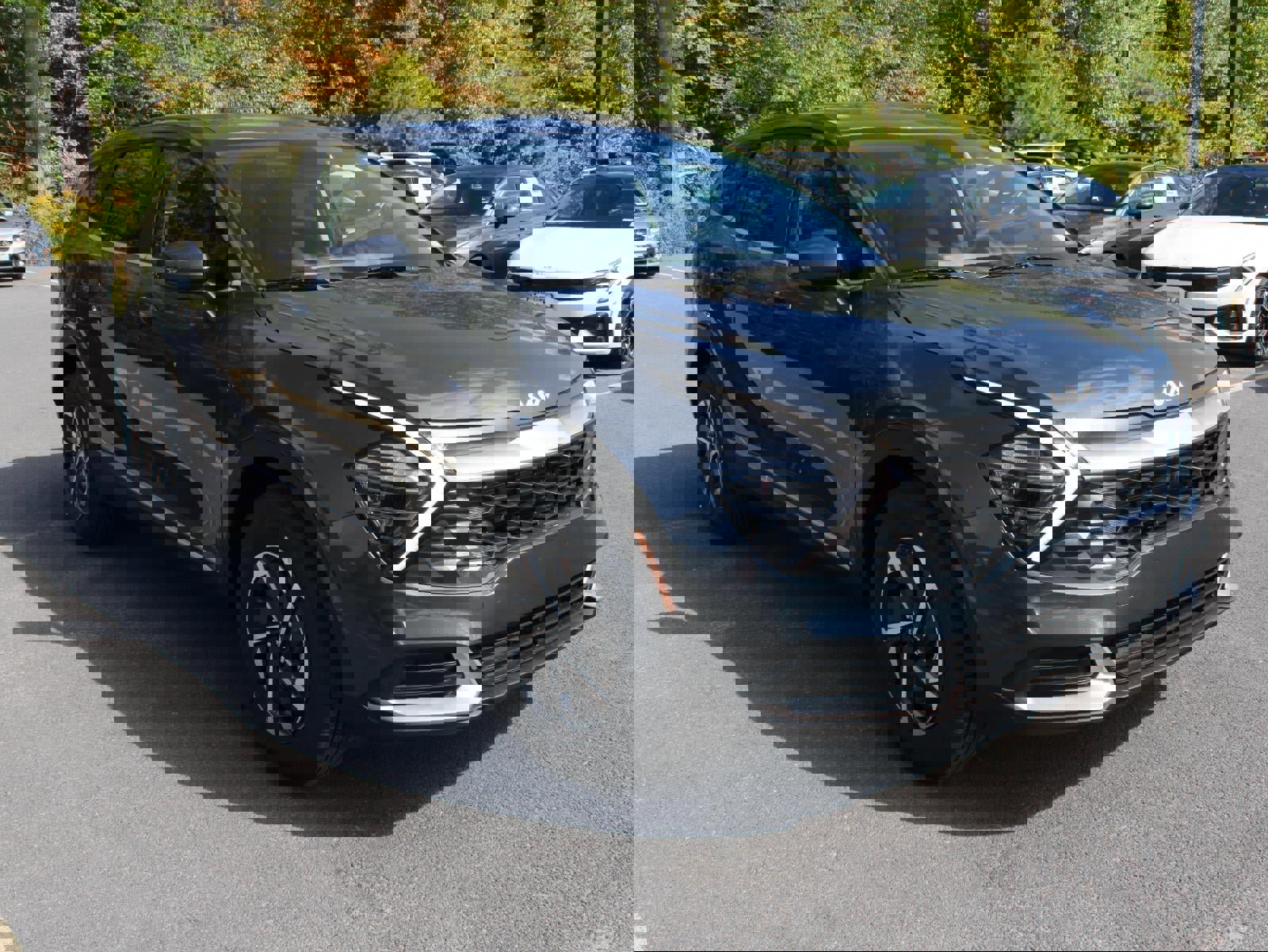 New 2025 Kia Sportage LX image 3