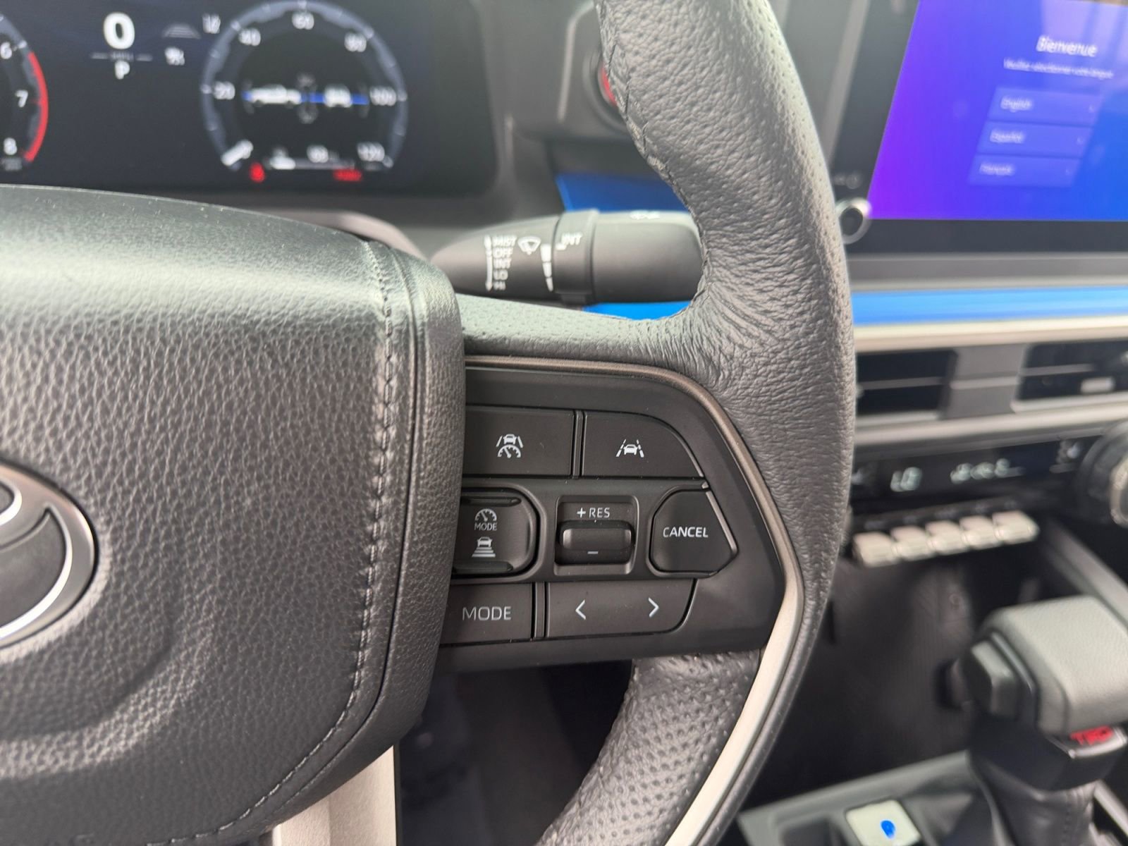 Certified 2025 Toyota Tacoma TRD Off-Road AWD/4WD image 20