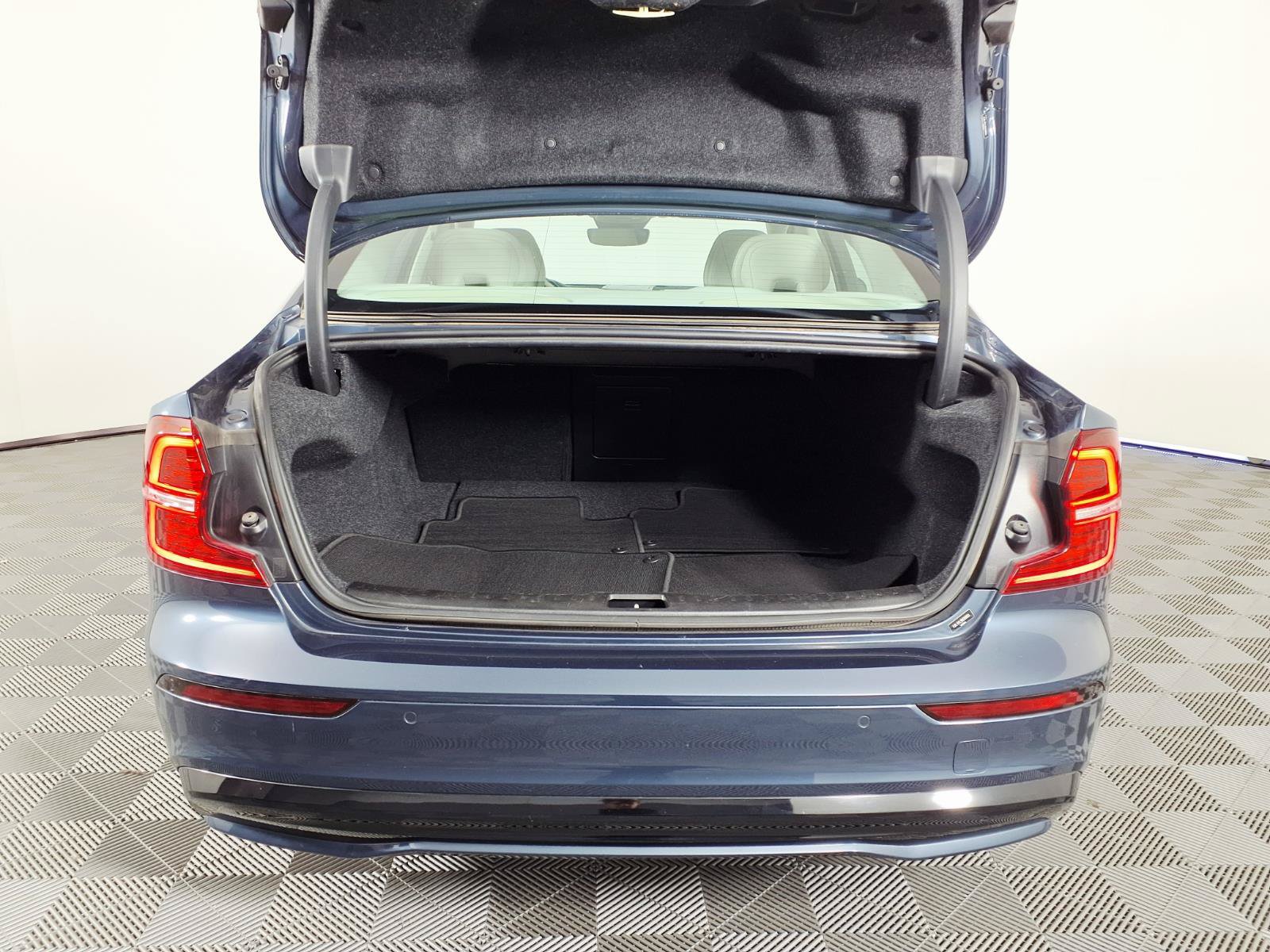 Used 2024 Volvo S60 B5 Plus AWD/4WD image 8