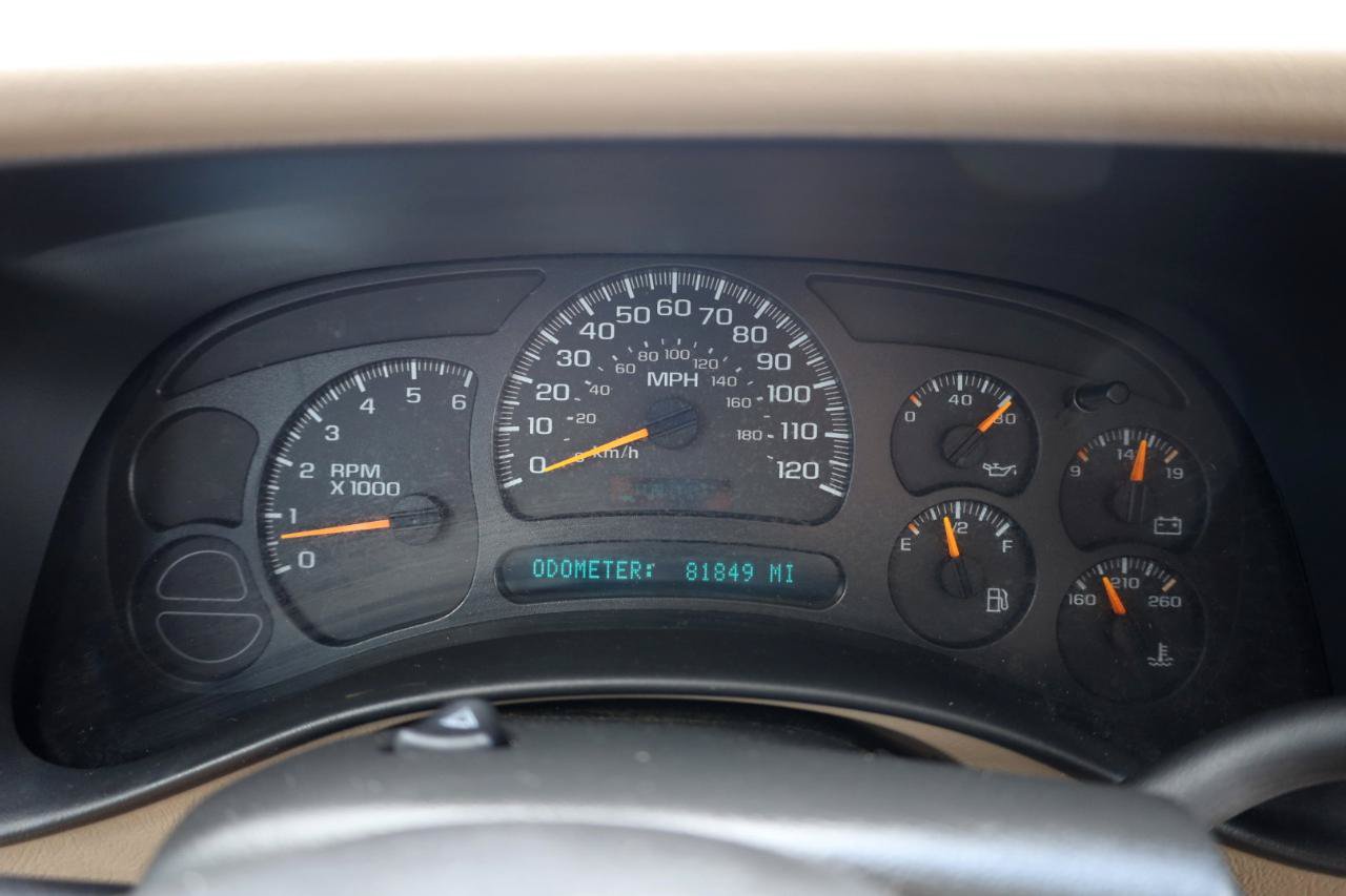 Used 2005 Chevrolet Suburban LT w/ Preferred Equipment Group RWD image 10