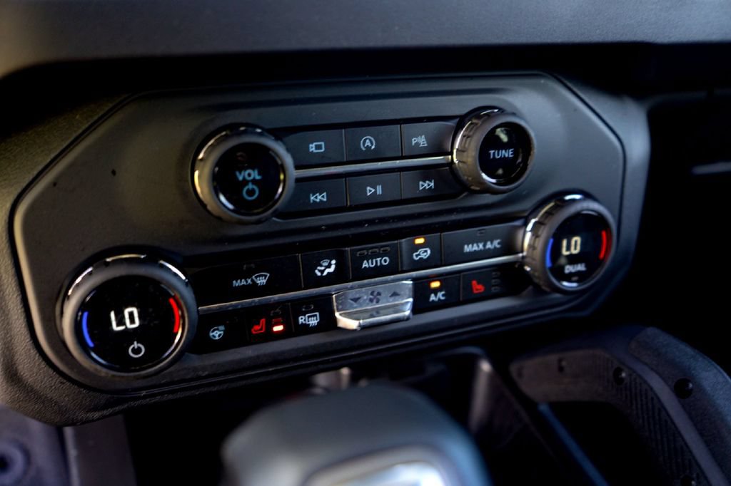 Used 2025 Ford Bronco Badlands AWD/4WD image 19
