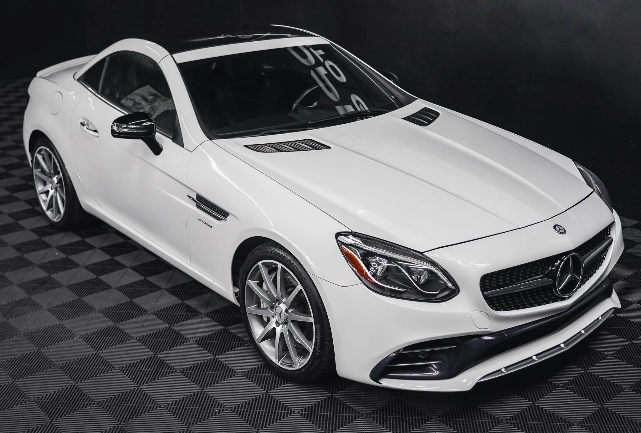 Used 2017 Mercedes-Benz SLC 43 AMG image 23