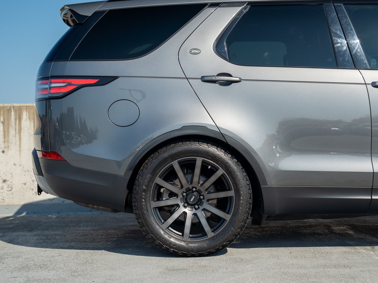 Used 2018 Land Rover Discovery HSE AWD/4WD image 15