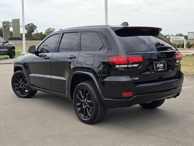 Used 2018 Jeep Grand Cherokee Altitude AWD/4WD image 4
