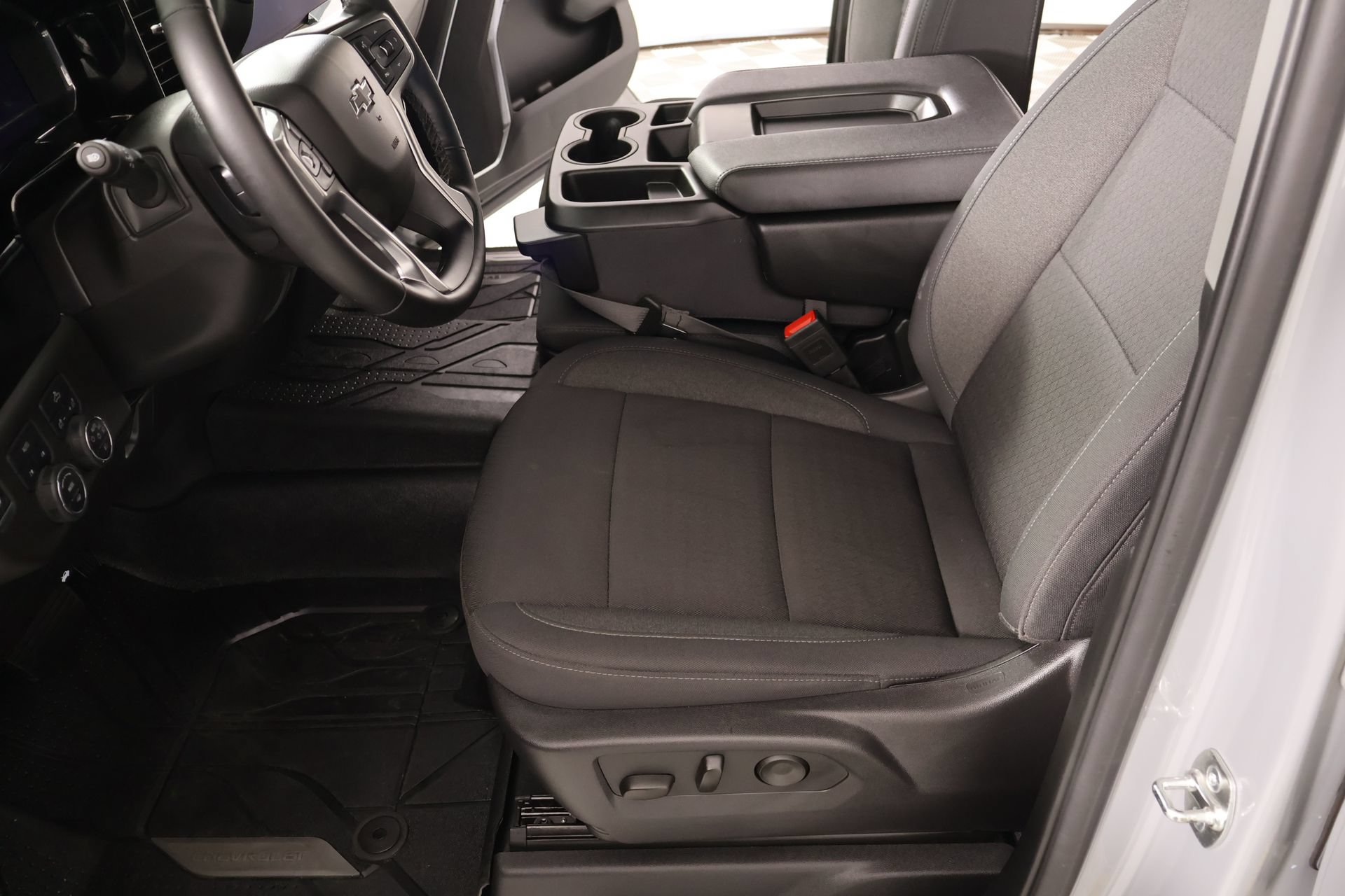 Used 2025 Chevrolet Silverado 1500 RST w/ LPO, Dark Essentials Package AWD/4WD image 11