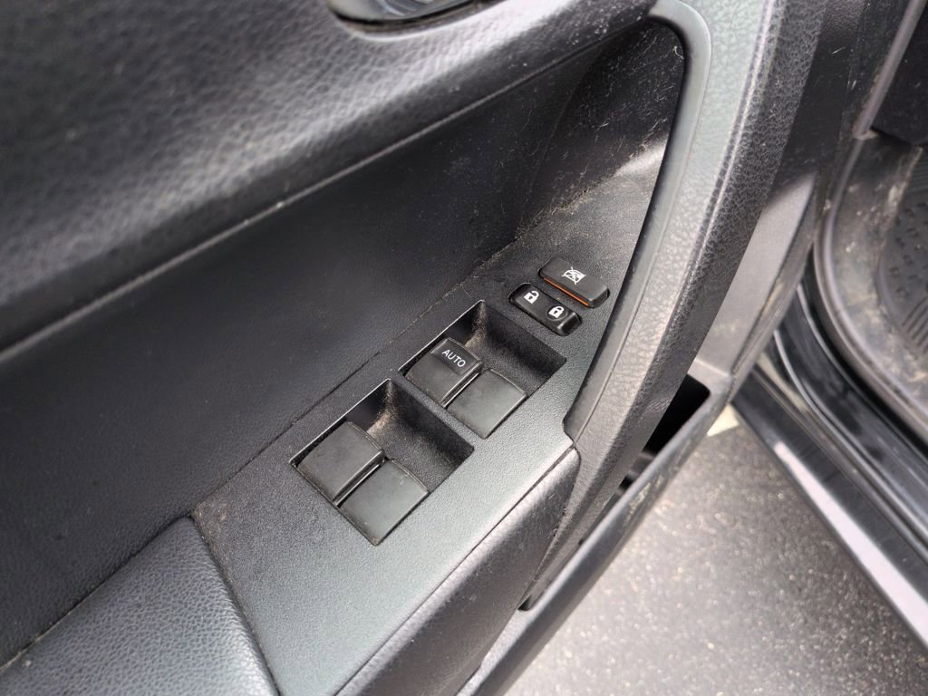 Used 2017 Toyota Corolla SE w/ Carpet Mat Package (TMS) image 12