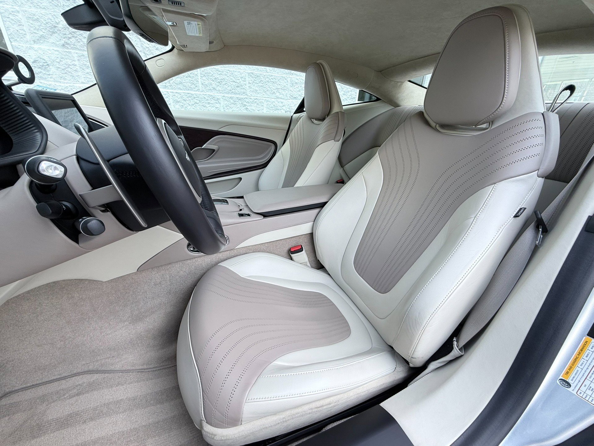 Used 2017 Aston Martin DB11 V12 image 15