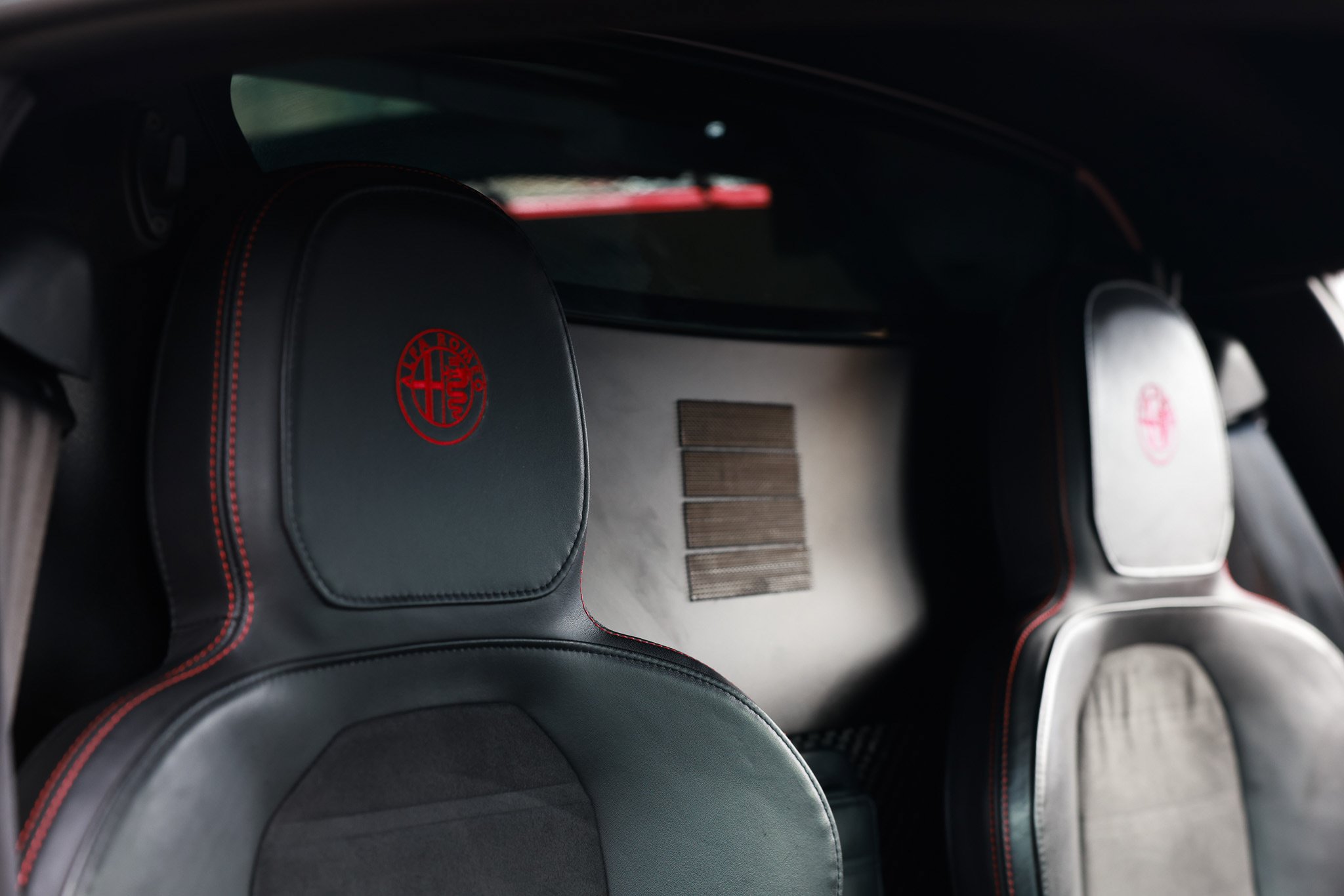 Used 2015 Alfa Romeo 4C Launch Edition w/ Convenience Group RWD image 25