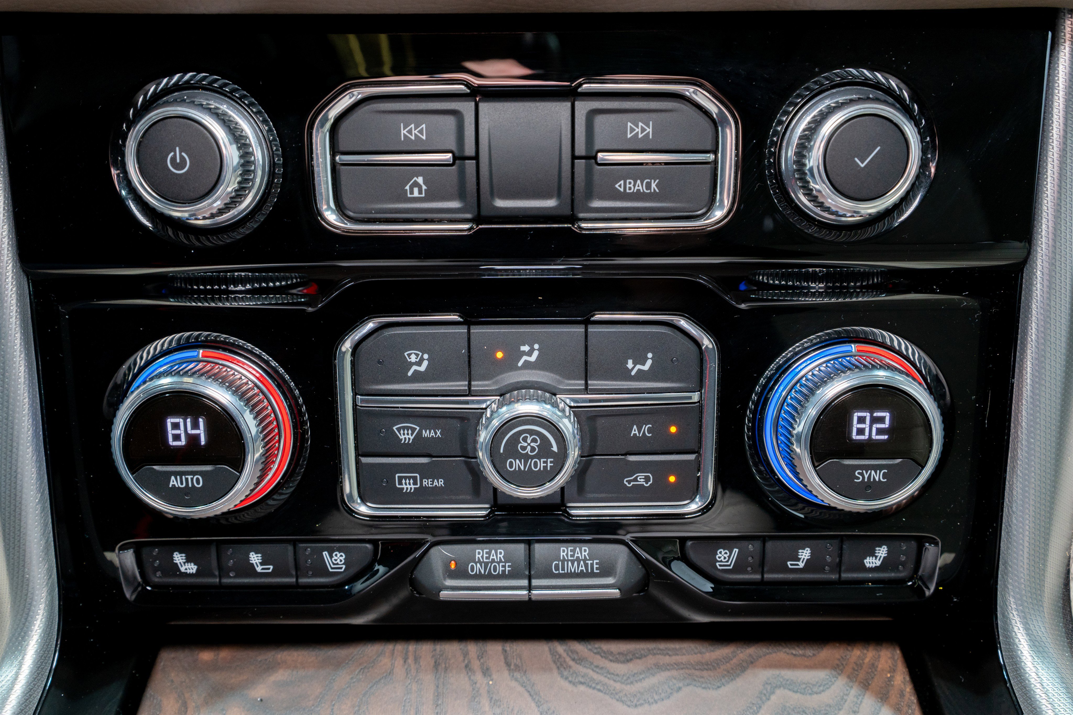 Used 2022 GMC Yukon XL Denali w/ Denali Premium Package image 22