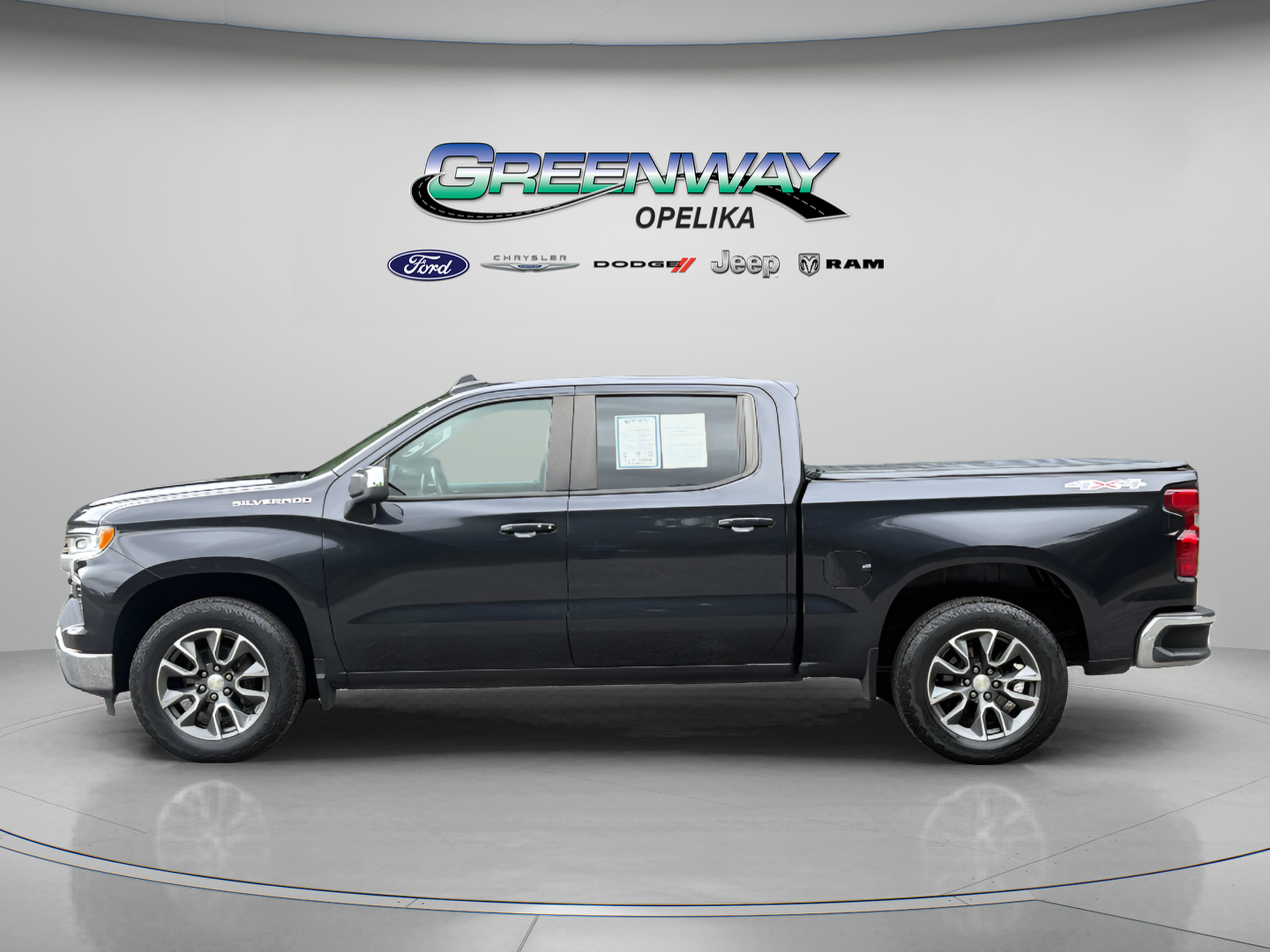 Used 2022 Chevrolet Silverado 1500 LT AWD/4WD image 4