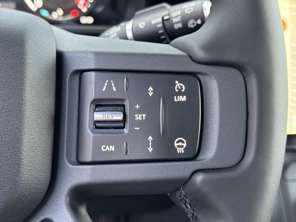 New 2026 Land Rover Defender 110 X-Dynamic SE AWD/4WD image 30