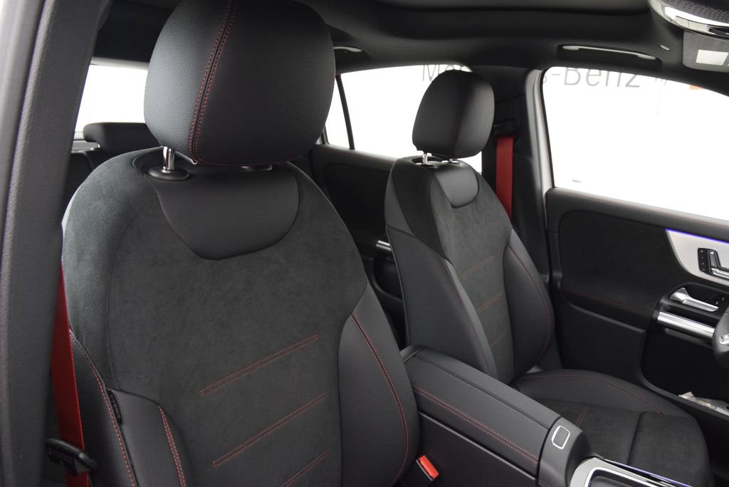 New 2026 Mercedes-Benz GLA 35 AMG 4MATIC image 17