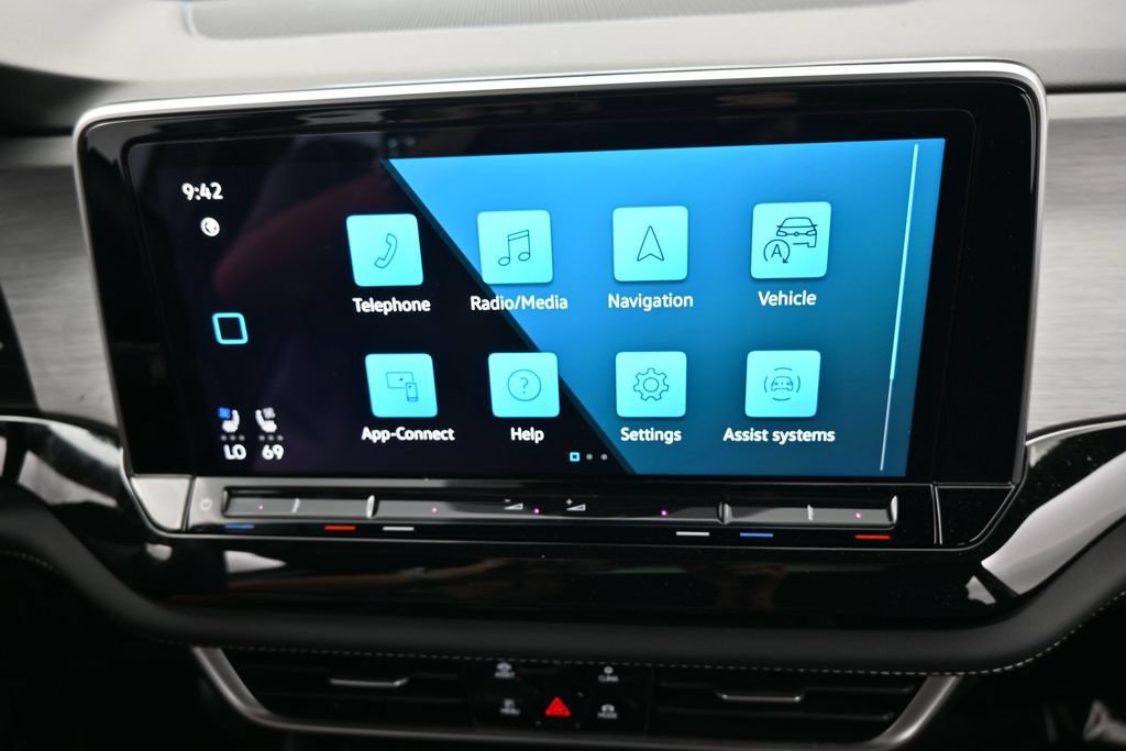 Used 2025 Volkswagen Atlas Cross Sport SE w/ Panoramic Sunroof Package FWD image 26