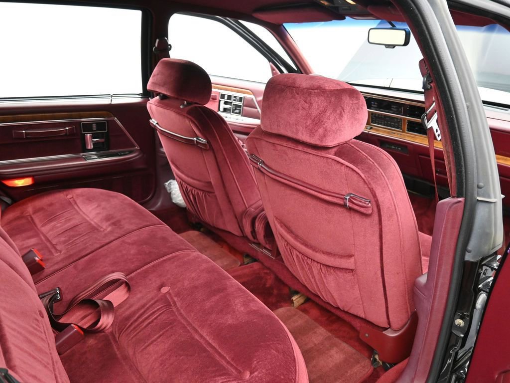 Used 1990 Lincoln Continental Signature image 19