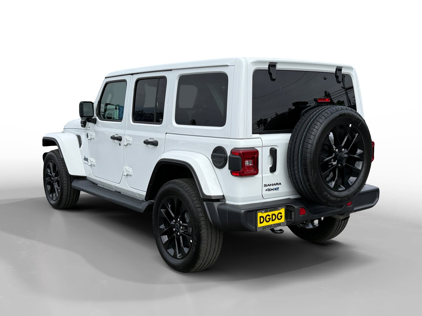 Used 2025 Jeep Wrangler Unlimited Sahara AWD/4WD image 3