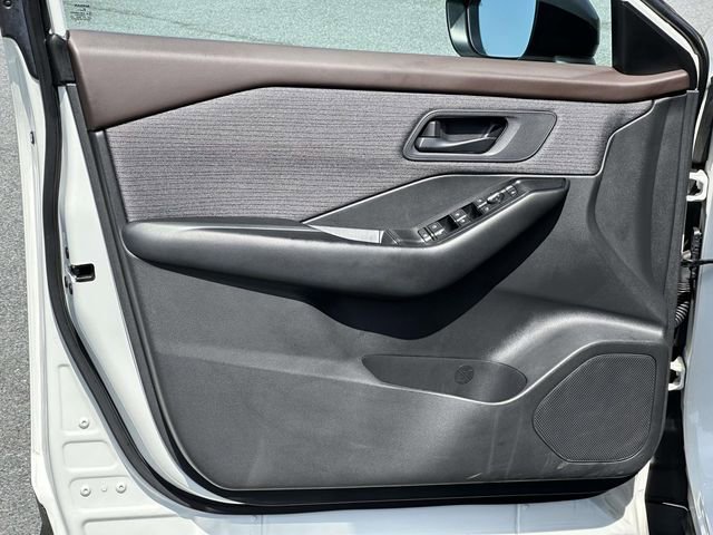 Used 2023 Nissan Rogue S image 14