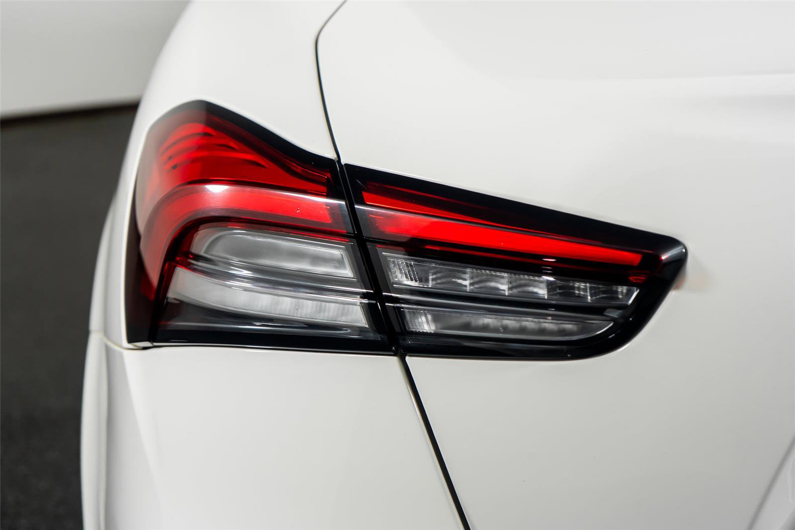 Used 2023 Maserati Ghibli Modena image 12