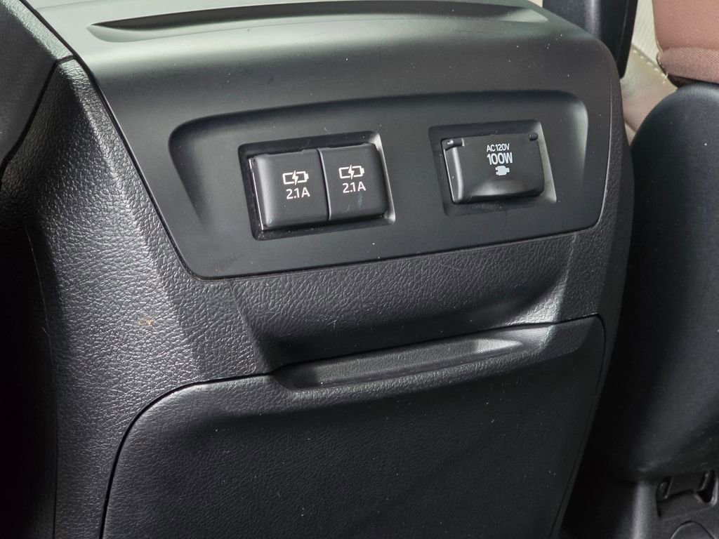 Used 2020 Toyota Sienna Limited image 25