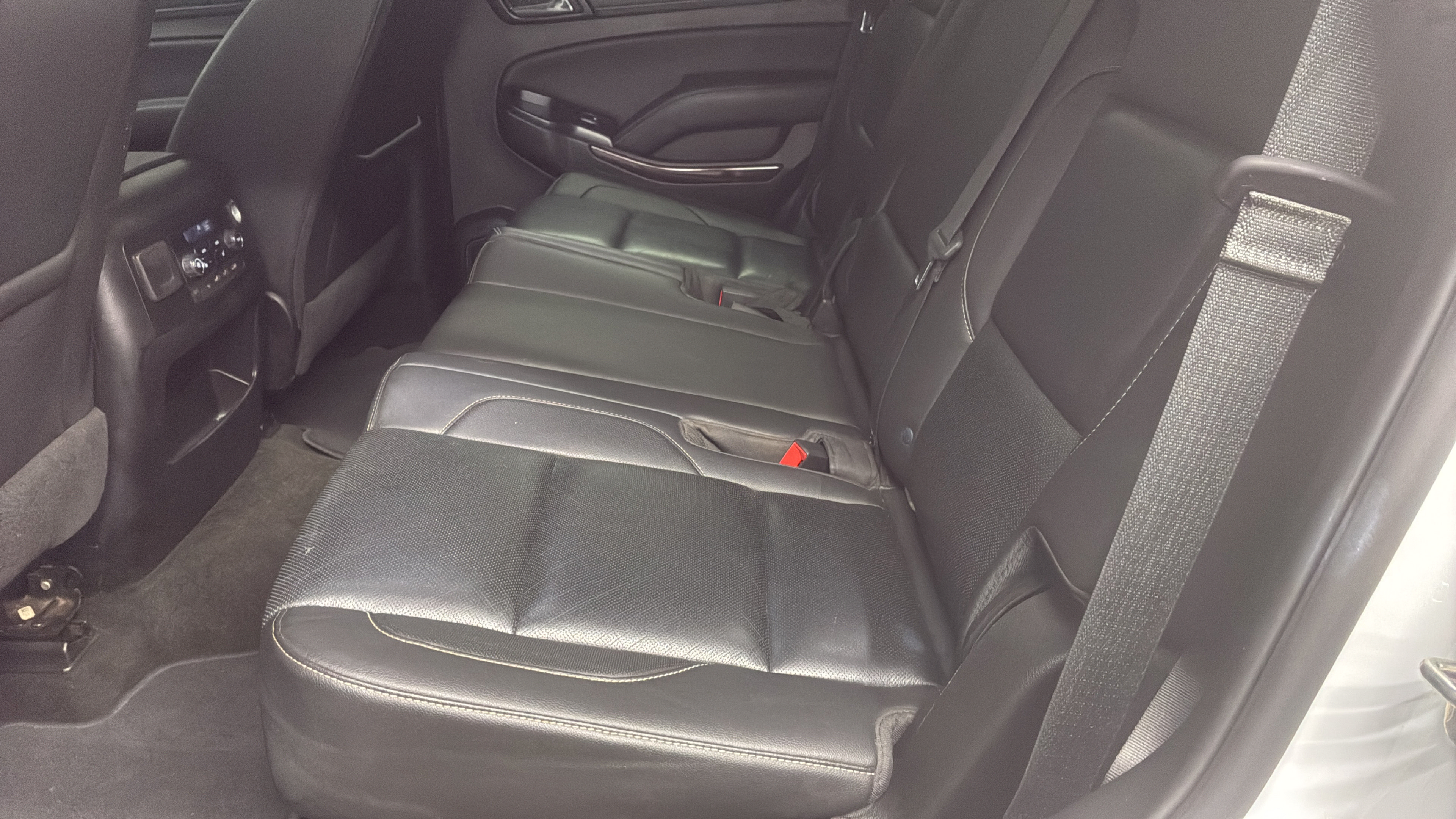 Used 2018 GMC Yukon SLT w/ Premium Edition RWD image 19