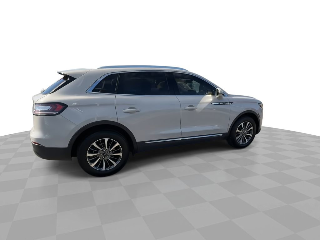 Used 2023 Lincoln Nautilus FWD w/ Premium Package image 9