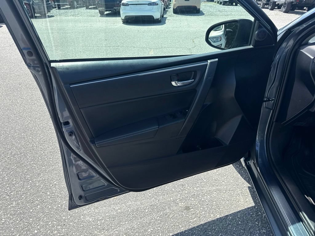 Used 2017 Toyota Corolla XLE w/ Carpet Mat Package (TMS) FWD image 17
