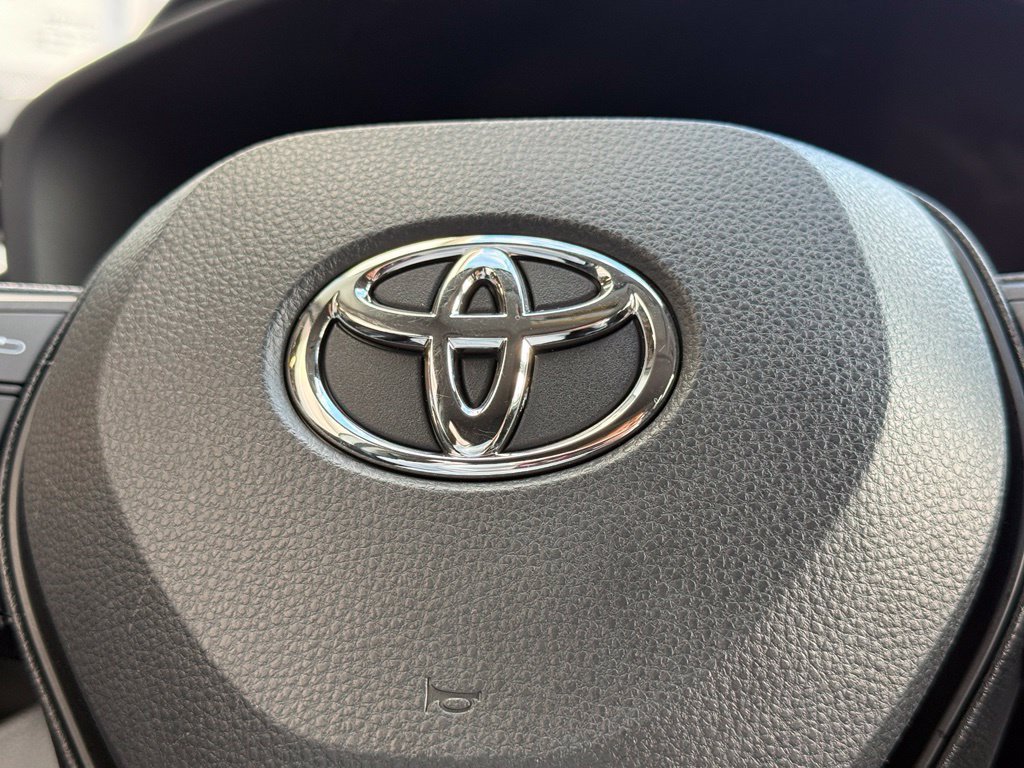 Used 2022 Toyota RAV4 XLE w/ Convenience Package AWD/4WD image 17