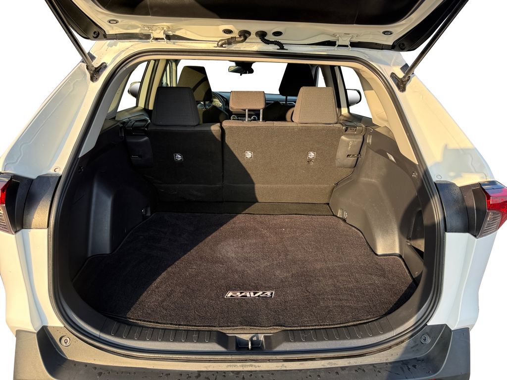 Used 2022 Toyota RAV4 LE w/ Carpet Mat Package (TMS) FWD image 43