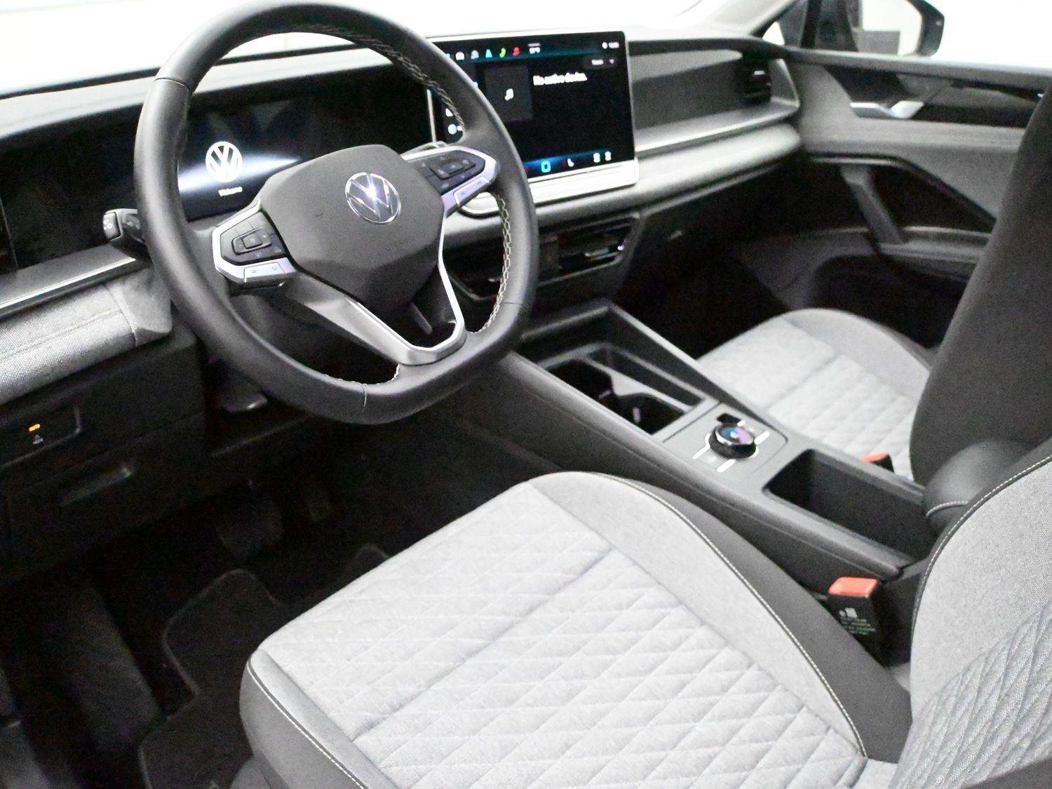 Certified 2025 Volkswagen Tiguan S image 2