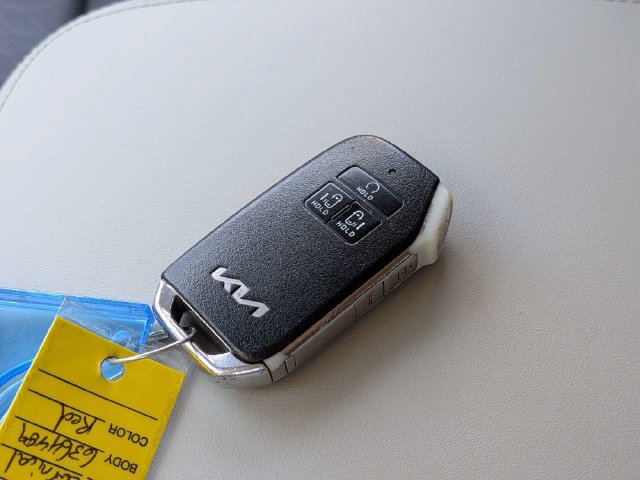 Used 2024 Kia Carnival LX FWD image 31