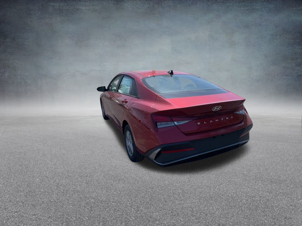 Certified 2025 Hyundai Elantra SE image 19