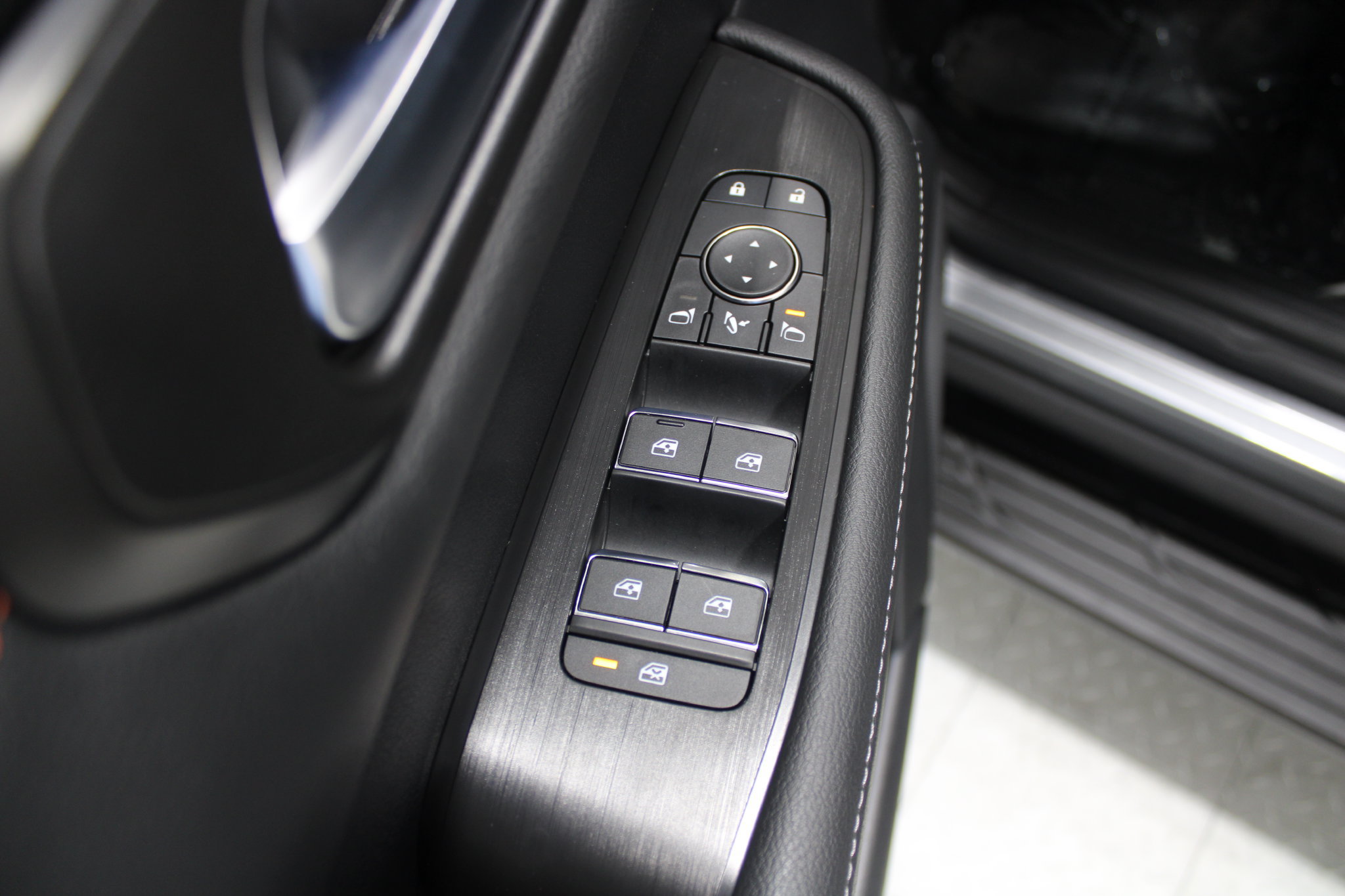 Used 2026 Nissan Armada PRO-4X w/ Captain's Chari Seat Package AWD/4WD image 50