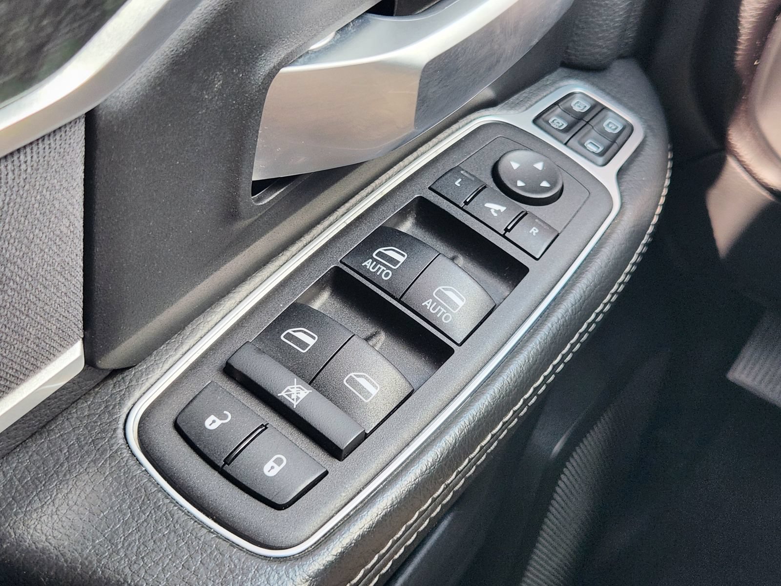 Used 2024 RAM 2500 Big Horn w/ Sport Appearance Package AWD/4WD image 32