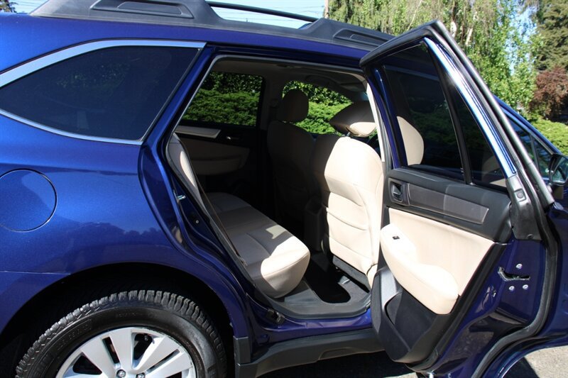 Used 2016 Subaru Outback 2.5i Premium AWD/4WD image 6