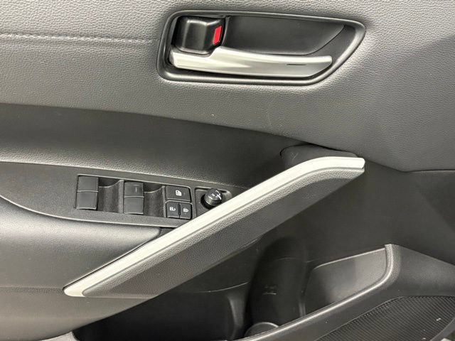 Used 2025 Toyota Corolla Cross XLE FWD image 11