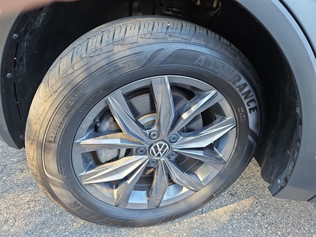 Used 2022 Volkswagen Tiguan SE image 32