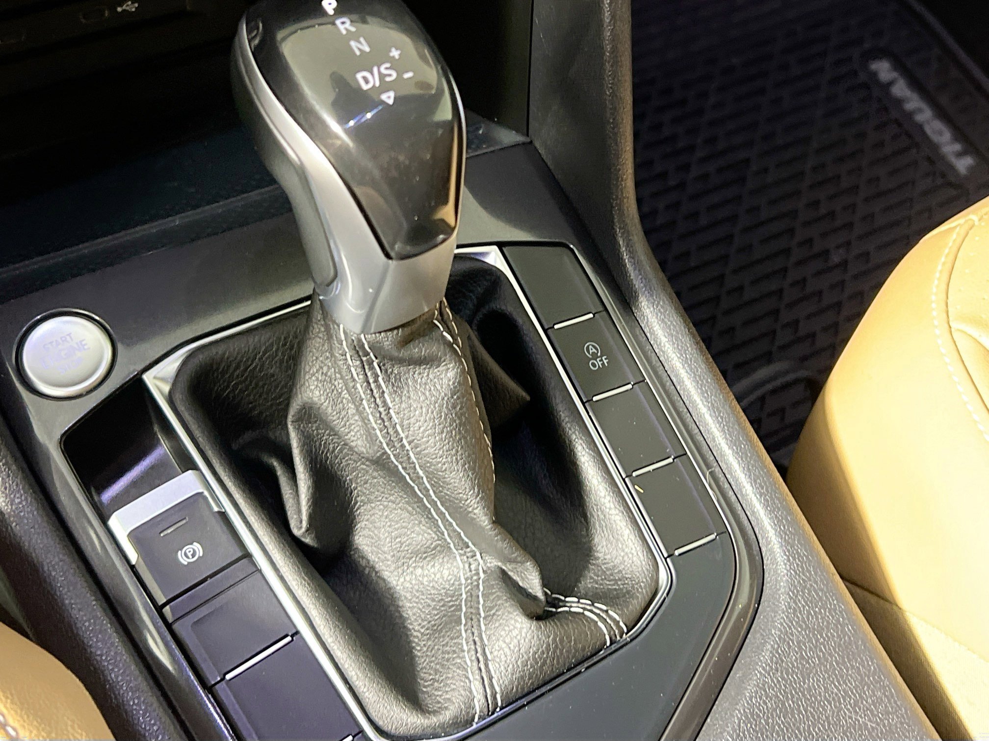 Used 2023 Volkswagen Tiguan SE AWD/4WD image 25