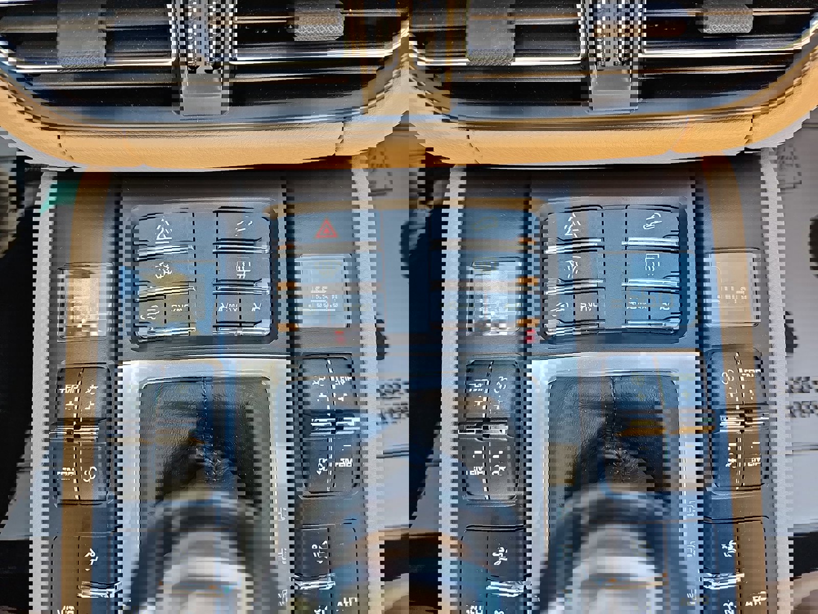 Used 2021 Porsche Macan image 25