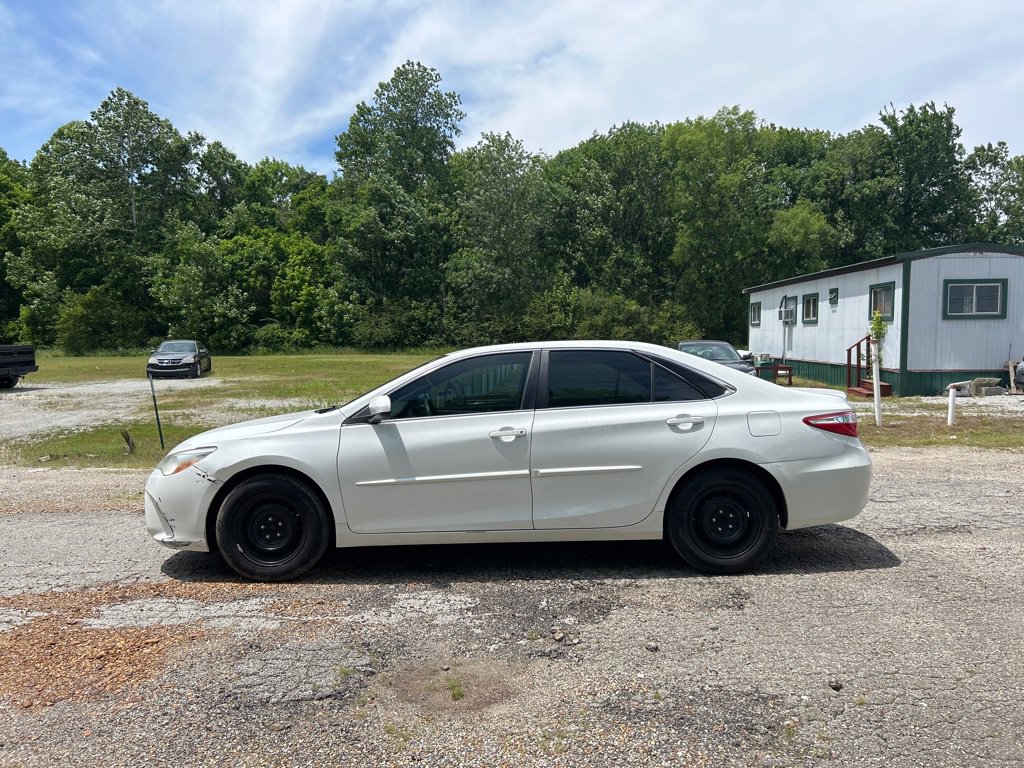 Used 2017 Toyota Camry LE FWD image 5