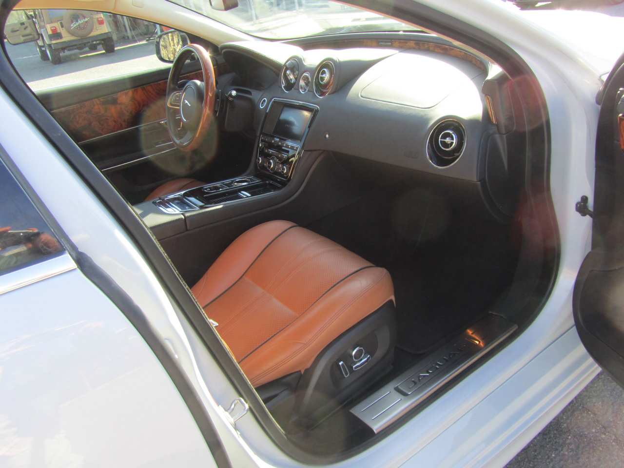 Used 2017 Jaguar XJ R-Sport image 22