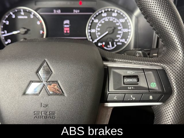 Used 2025 Mitsubishi Outlander AWD image 10