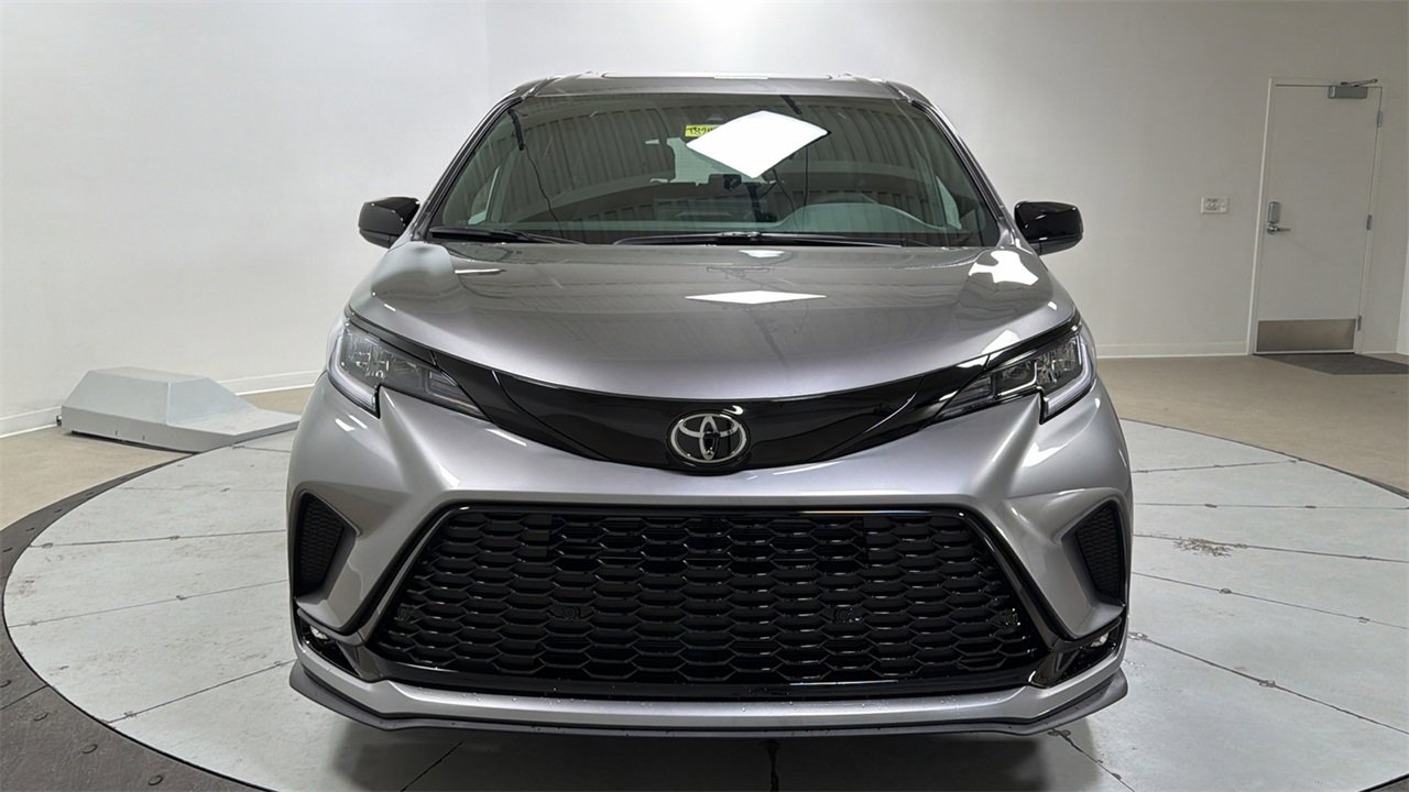 New 2026 Toyota Sienna XSE image 2