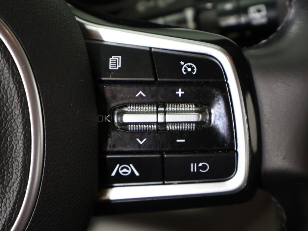 Used 2023 Kia Carnival LX image 44
